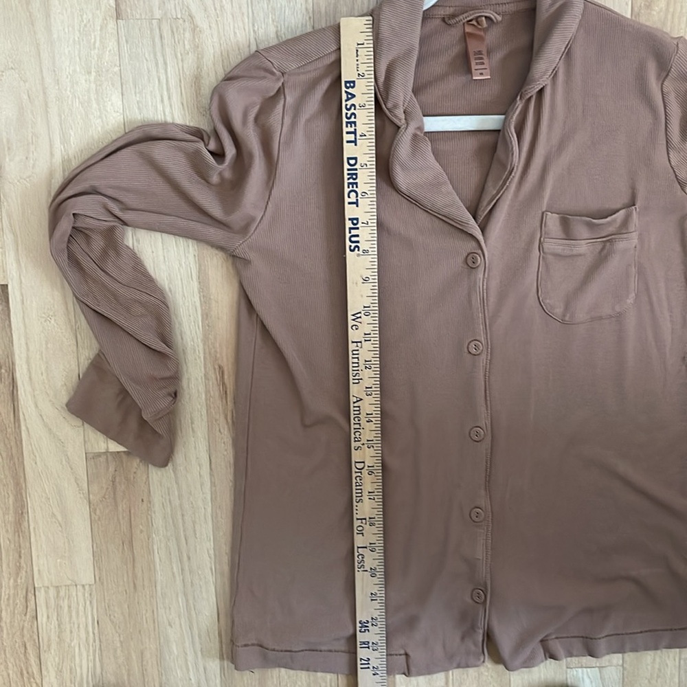 SKIMS Ribbed Lounge L/S Top - Picture 8 of 11